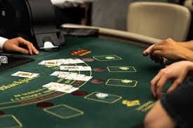 Antarmuka permainan Caishen Wins di opahoki dengan gulungan slot dan simbol keberuntungan Tionghoa